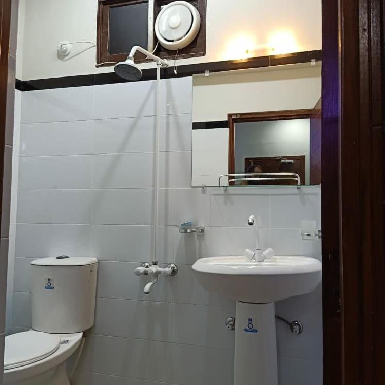 Diplomat Inn Карачи Экстерьер фото